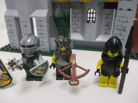 (AH 4) LEGO 8813 Battle at the Pass Knights Kingdom Castle with original...