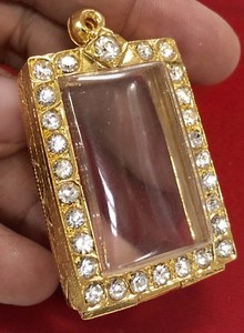 empty pendant frame