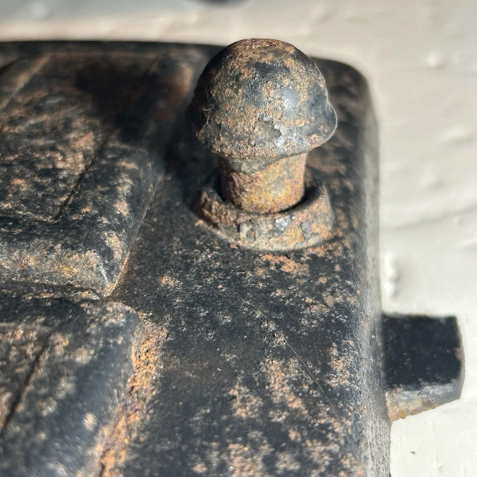 Boynton’s Newport Antique Coal / Wood Fired Kitchen Stove 28 Door Cast Iron Old - Image 3 of 4