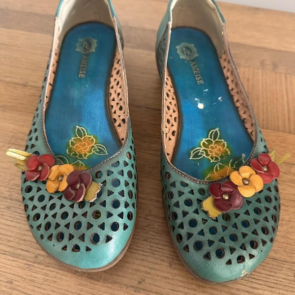 Ameise teal leather floral ballet flats with laser cut details #floral #ballet