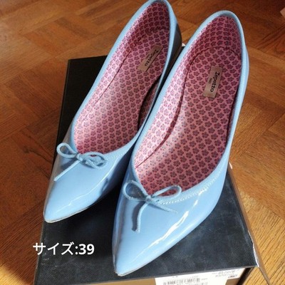 Repetto Emaille Pumps Größe 39 hellblaues Banddesign 5 cm Absatz