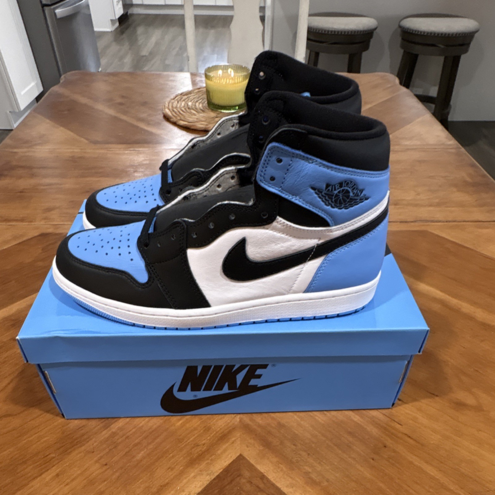 Nike Air Jordan 1 Retro High OG University Blue DZ5485-400 High Top Sneaker 2023