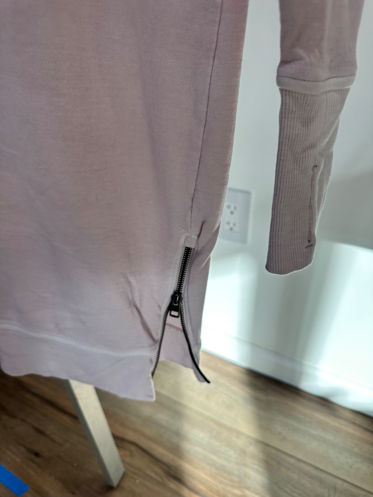 Athleta Scoop Neck Long Sleeve Thumbhole Side Zippers Mid Length Sweatshirt 