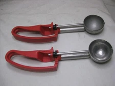 2 Vollrath Series 4000 NSF ice cream scoop red handle spring action scoopers