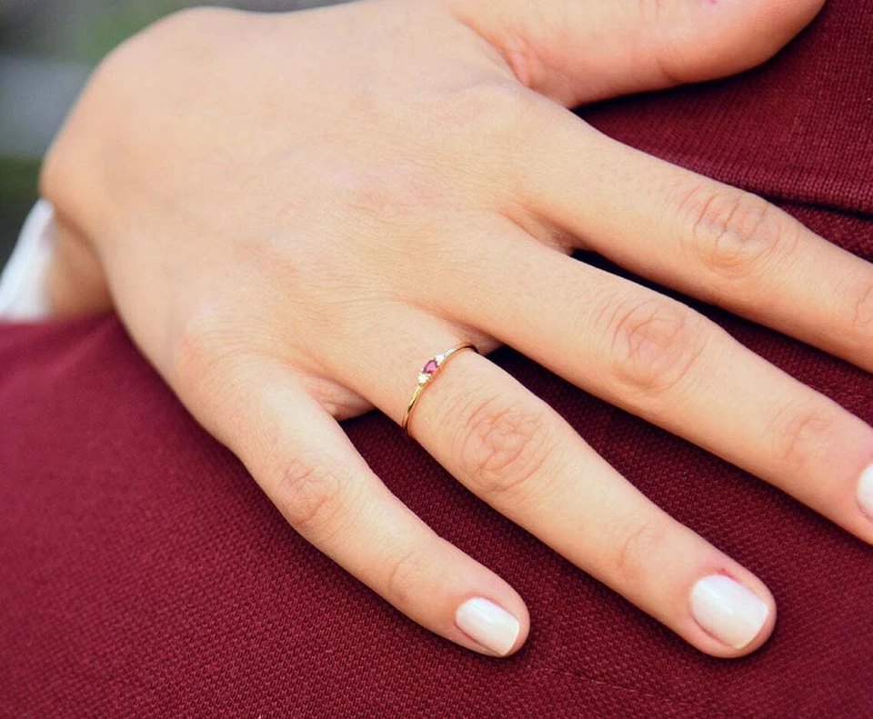 Rubin Goldring 14K Oval Schliff 0,12ct 2 Diamanten 0,02ct Brillanten 585er VS G - Bild 2 von 4