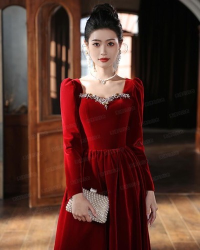 Elegant Red Diamante Square-cut Collar hubble-bubble sleeve A-line Velvet Gown - Bild 2 von 12