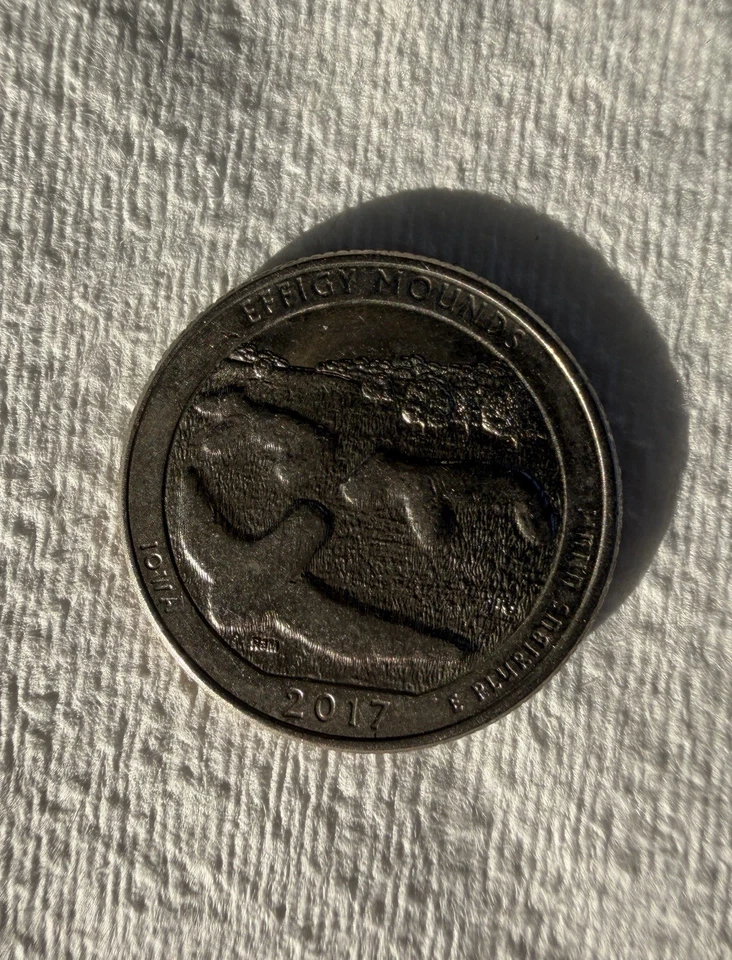 2017-D IOWA Effigy Mounds Quarter Error coin silver color  - Image 2 of 4