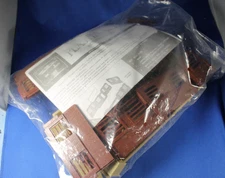 Plasticville - O-O27 - #45980 - Apartment Complex - (2000 release)  Sealed Bag