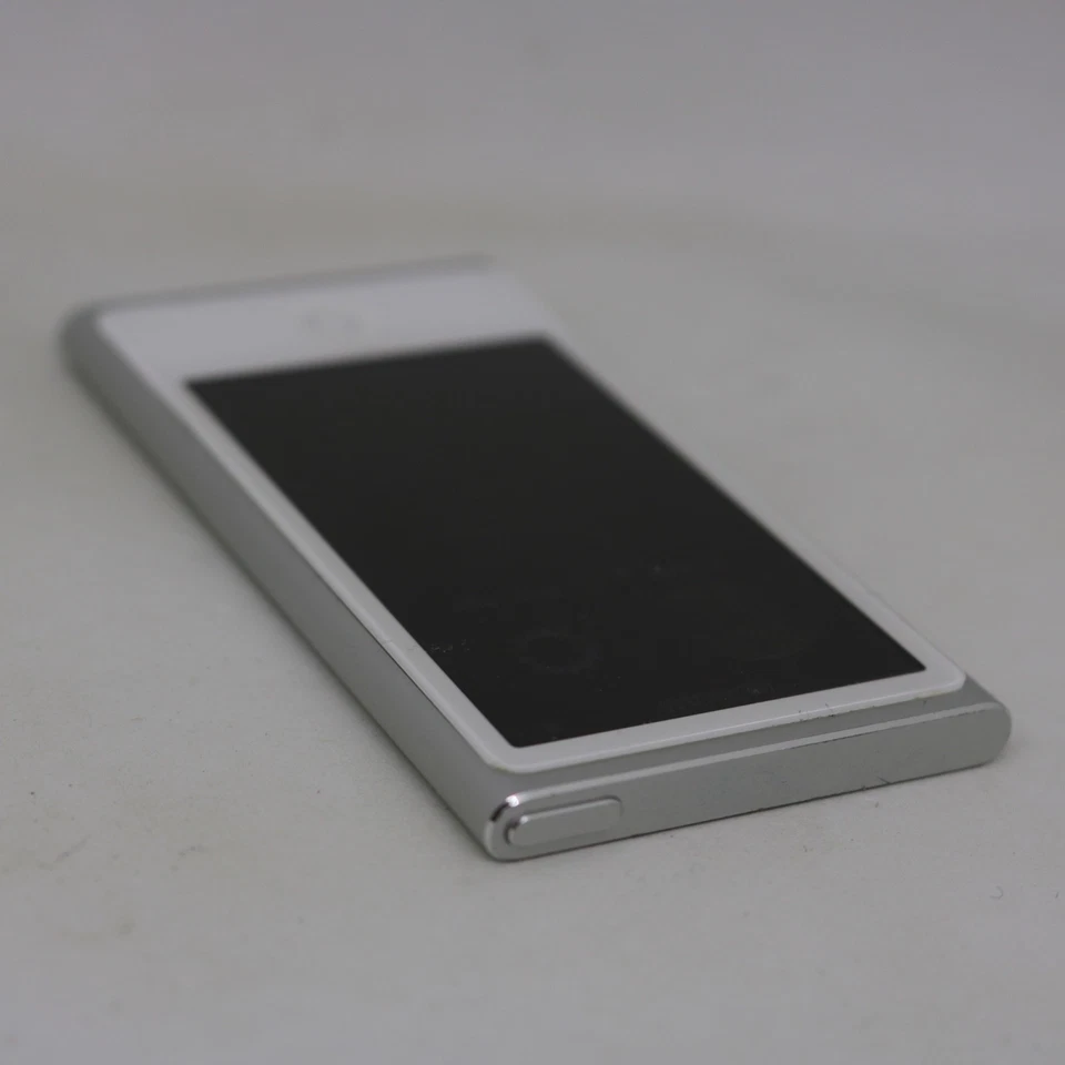 Apple iPod nano 7. Generation Silber (16GB) Bluetooth / MP3 Player / vom Händler - Bild 3 von 4