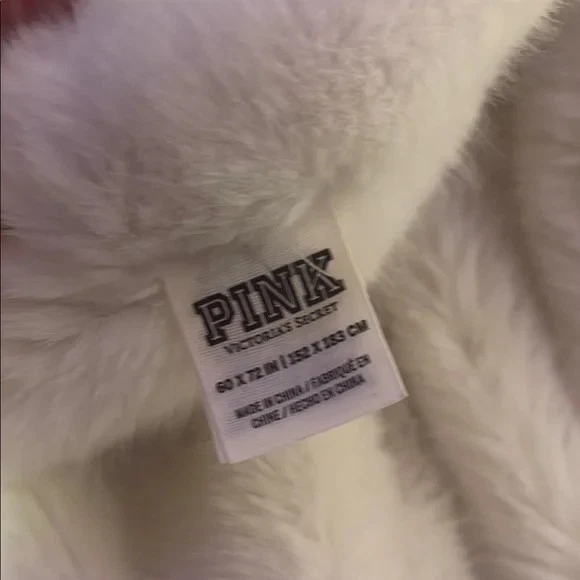 罕见粉红色维多利亚秘密白色假皮草内带标志 — 第 3/3 张图片