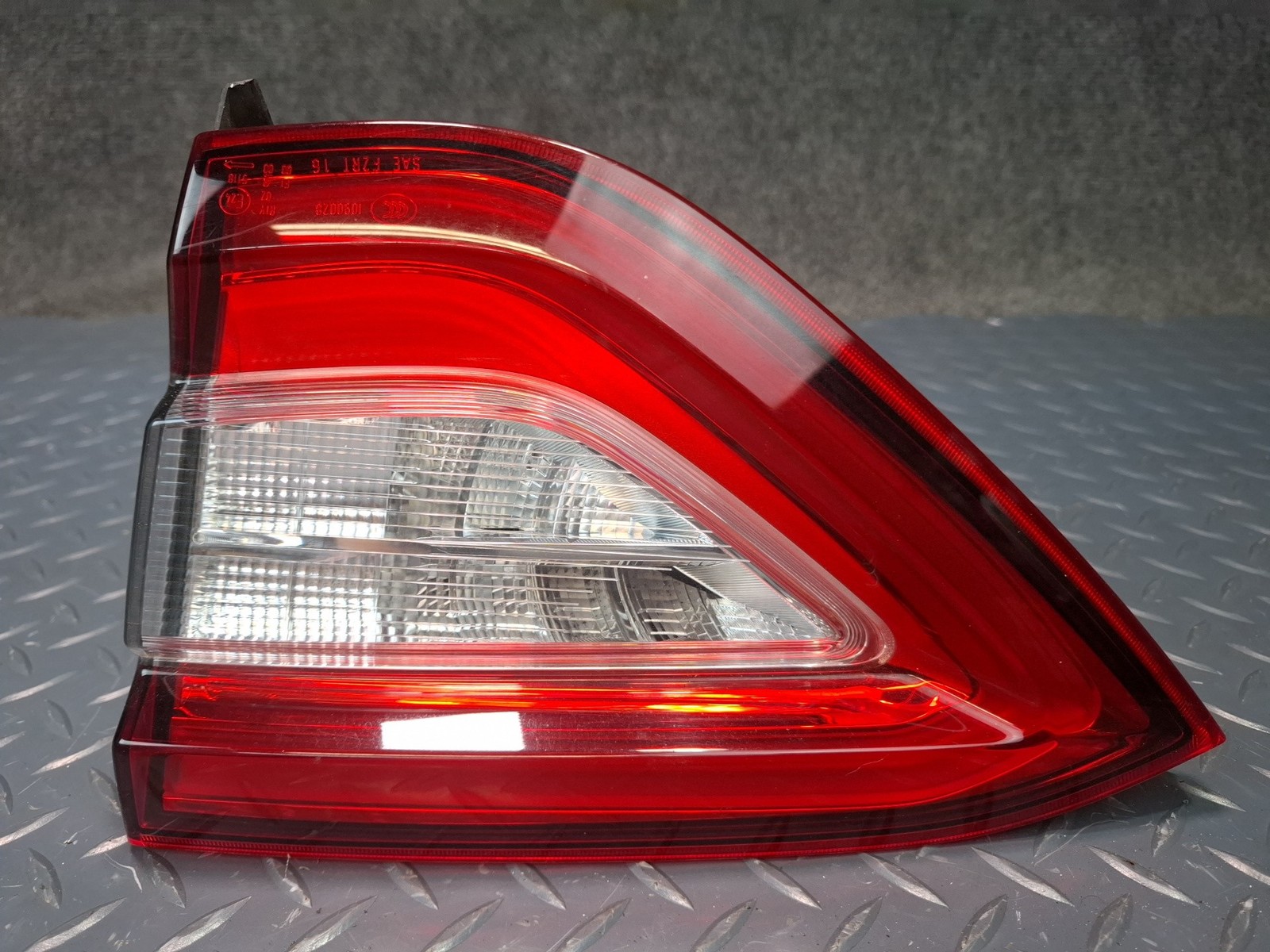 Maserati Levante 2017-2020 Rear Right Inner Luggage compartment light P/N 670106834