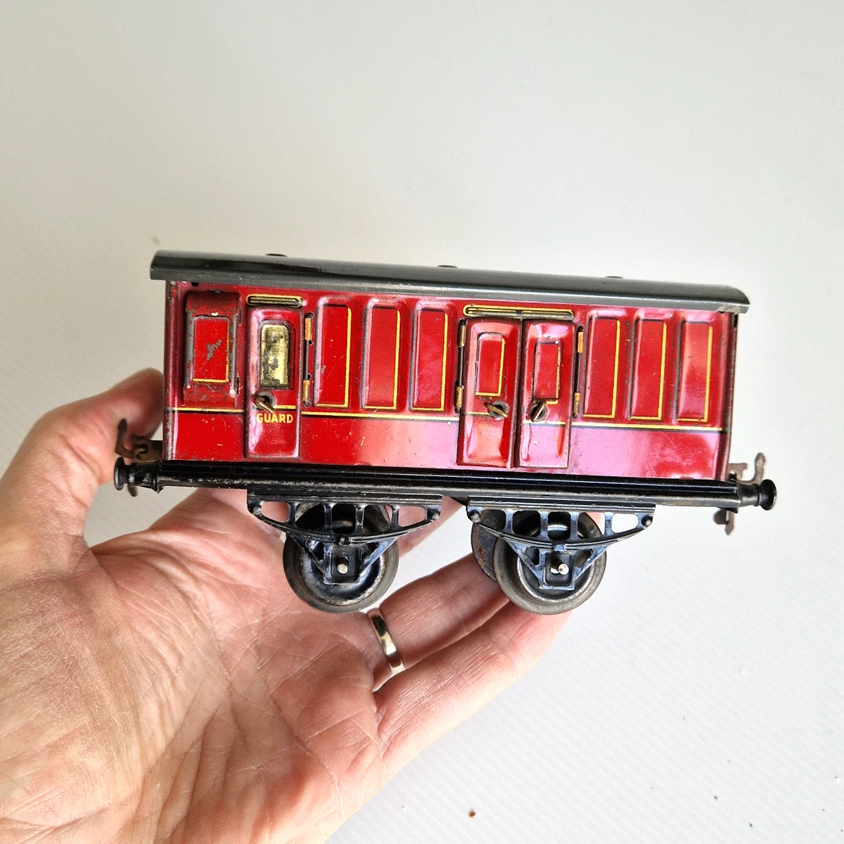 La voiture voyageurs 2e cl Express en miniature par Hornby à l'échelle zéro 0 O