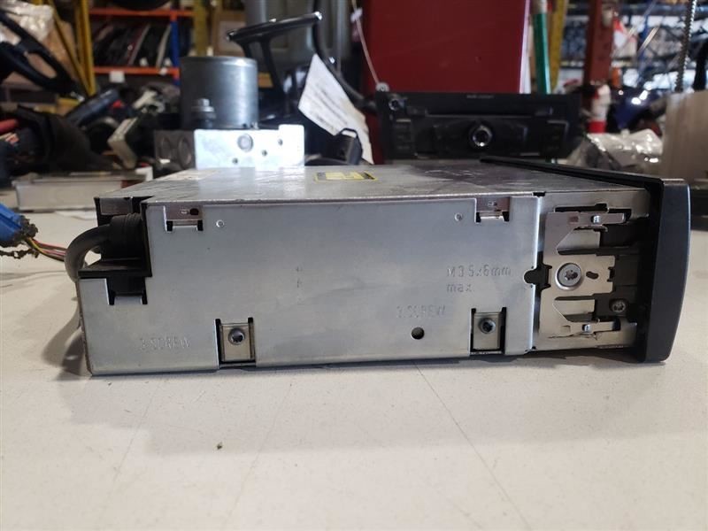 2007 Maserati Quattroporte BLAUPUNKT 5 Disc CD Player - OEM 7607769150