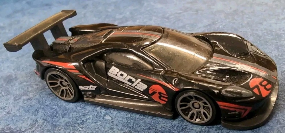 Hot Wheels 2016 Ford GT Race Car Diecast Model 1/64