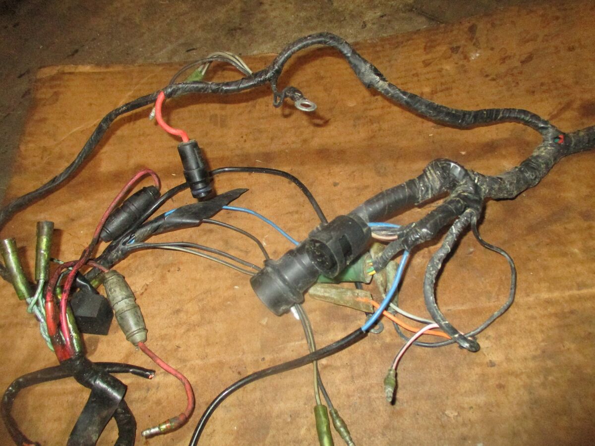 Yamaha 200hp 2 stroke outboard engine wiring harness (6R3 Yamaha 200hp 2 stroke outboard engine wiring harness (6R3