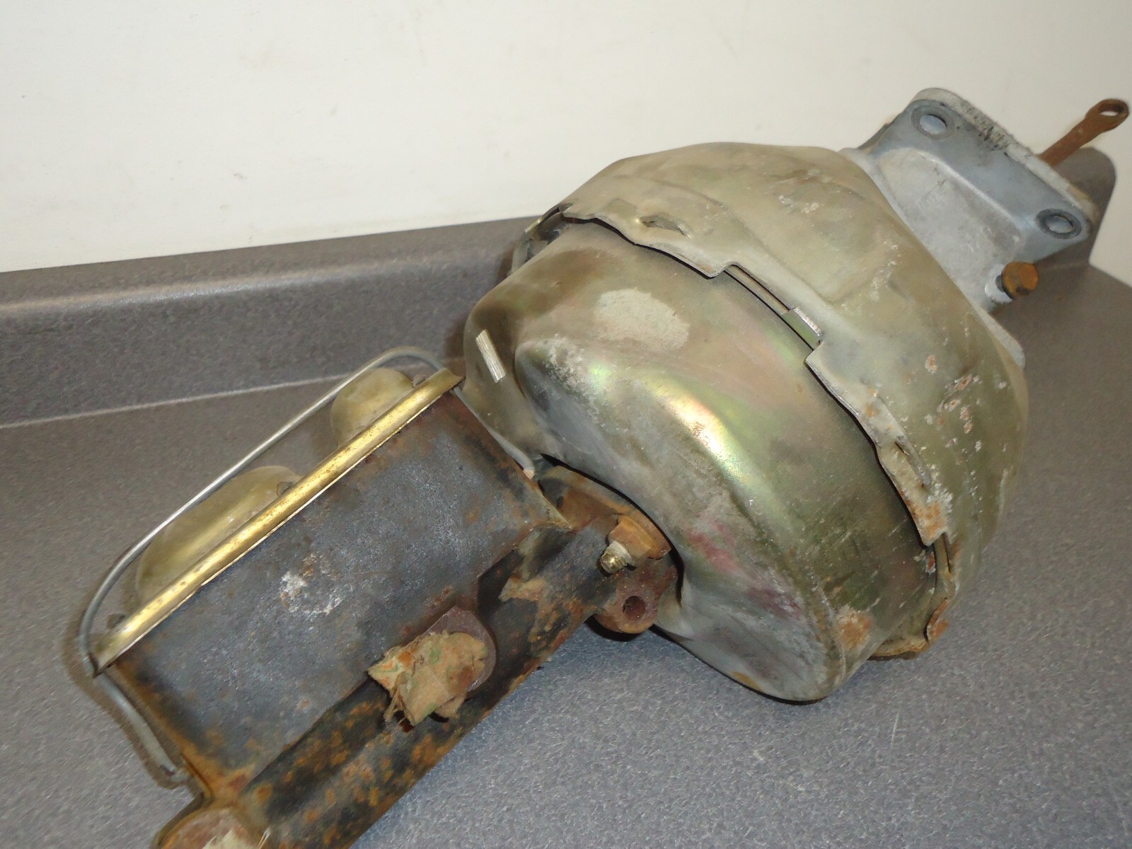 Delco Moraine Power Brake Booster w/ Master Cylinder 5470409 