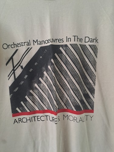 CAMISETA OFICIAL OMD ARCHITECTURE & MORALITY 2024 TOUR - BEIGE, TALLA M - NUEVA - Imagen 2 de 5