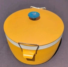 VTG Sunfrost Therm-O-Ware Serving Bowl, Storage Container Latching Lid Yellow VG