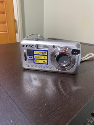 Sony Cyber-shot DSC-S600 6.0MP Digital Camera Silver