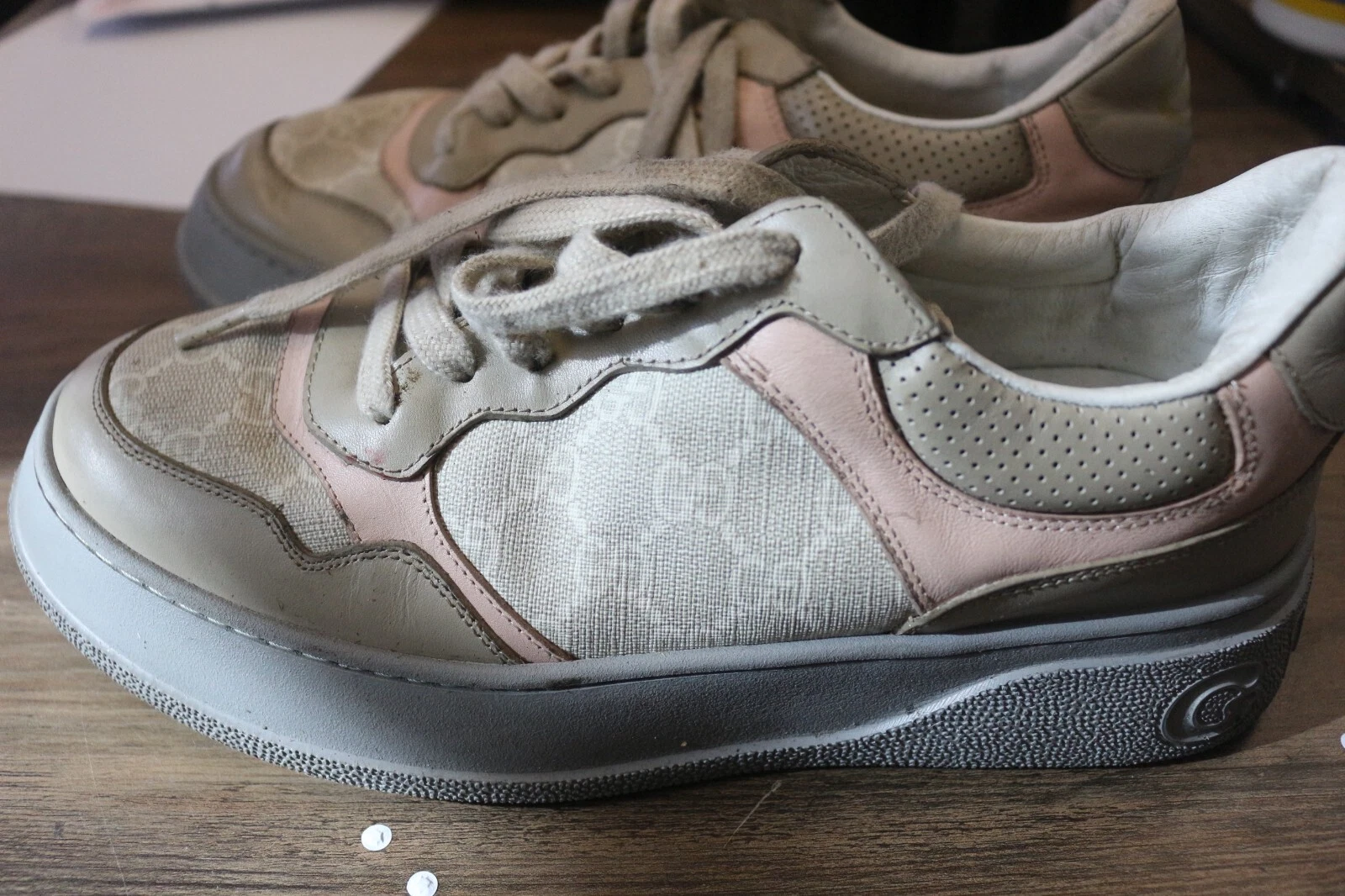 Baskets Gucci GG beige avoine et rose clair