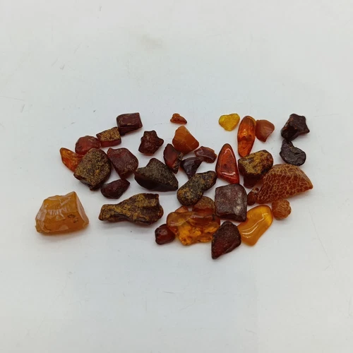 Natural amber, various colours/small - 10.5 grams I.9