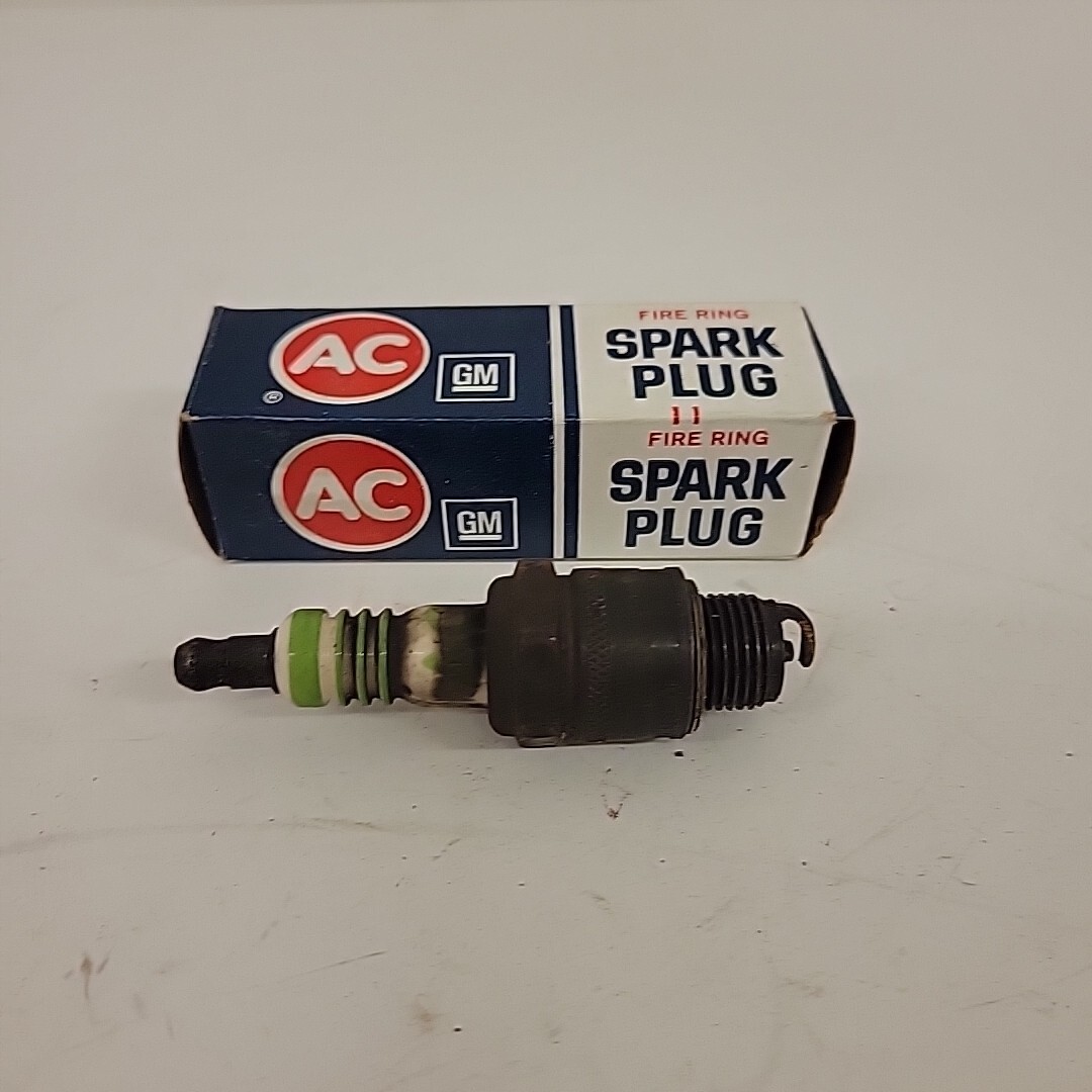 Vintage AC DELCO GM 45S Green, Fire Ring Spark Plugs #17