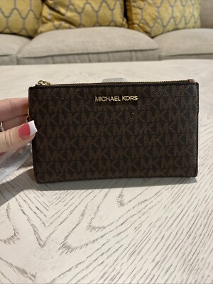 NWT $225 Michael Kors Brown Jet Set Travel Signature Logo Smartphone Wallet 