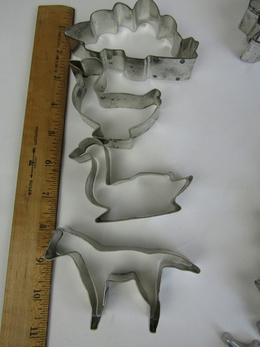 Lot 14 VTG Metal Aluminum Cookie Biscuit Cutters Miniature Small Farm Animals - Picture 3 of 5