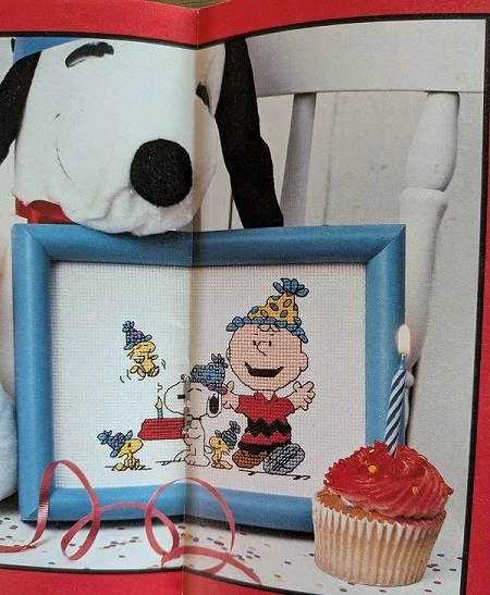PEANUTS ALL YEAR LONG LEISURE ARTS CROSS STITCH BOOK SNOOPY ALL HOLIDAYS - Image 3 of 4