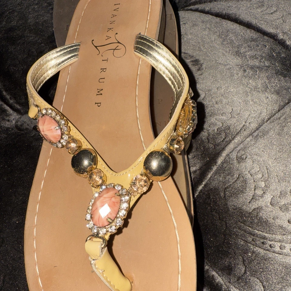 Шлепанцы Ivanka Trump украшенные бисером и стразами акценты бежевый розовый размер 6 - Изображение 4 из 4