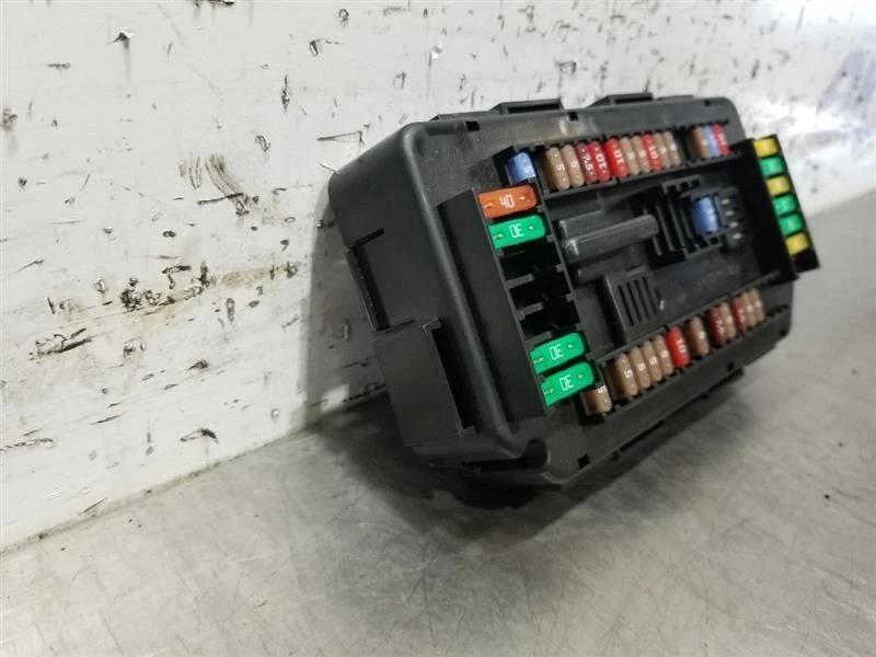 16 2016 BMW M235I ENGINE FUSE BOX - Image 3 of 4