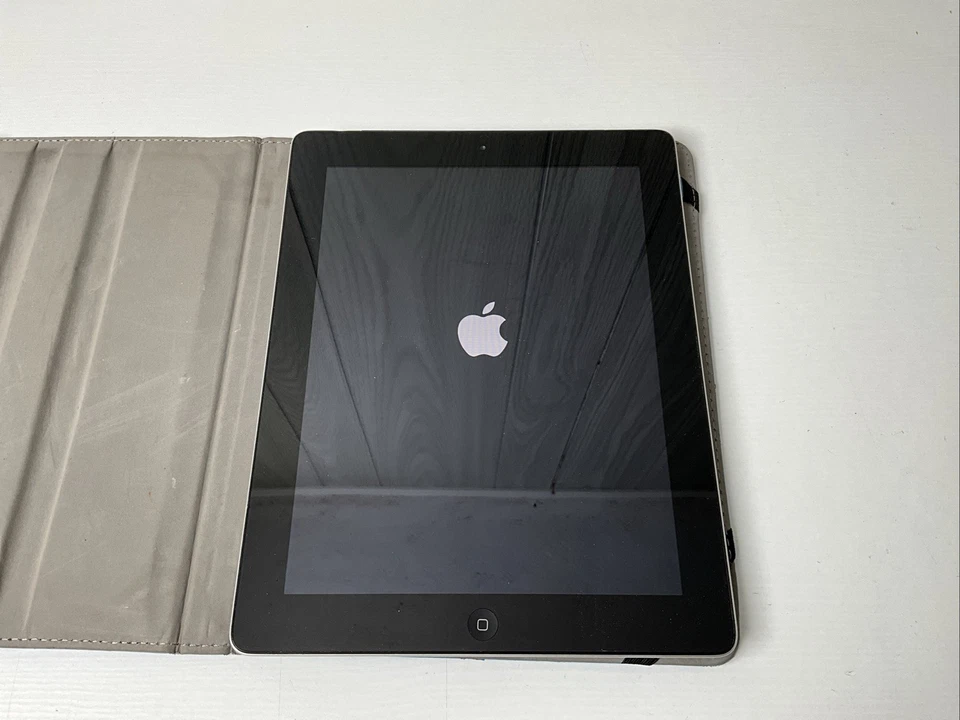 A1396 Apple iPad 2 GSM 32GB 9.7in Black iOS Tablet Reset Tested Working - Image 2 of 4