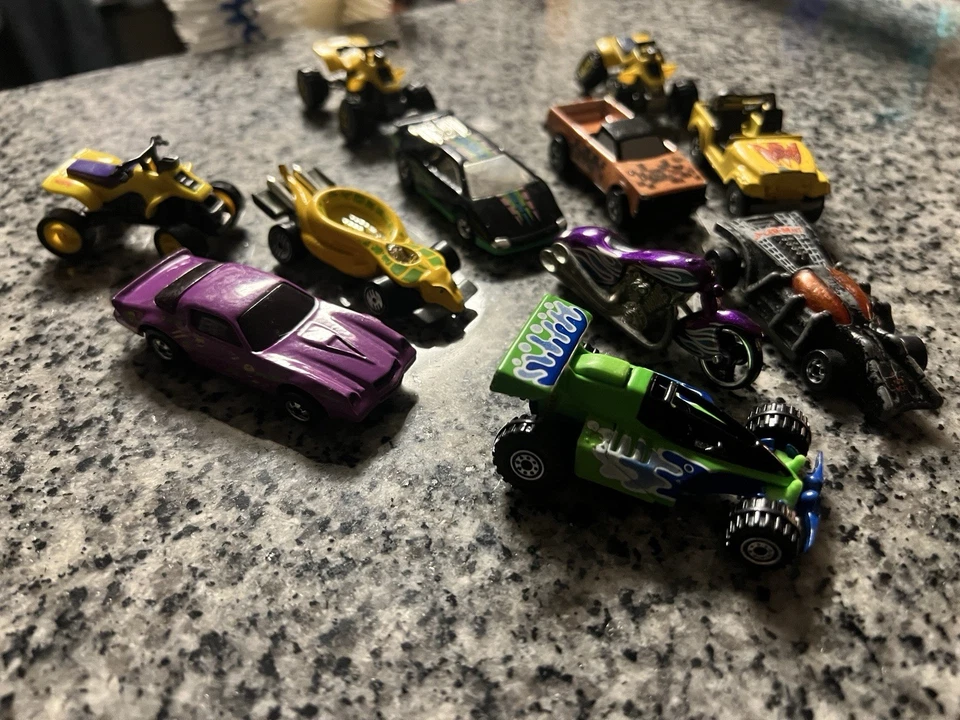 Lote De 11 De Colección Hot Wheels Suzuki Quad Spider-Man Jeep CJ-7 y Scooter Scorchin Foto 4 de 4