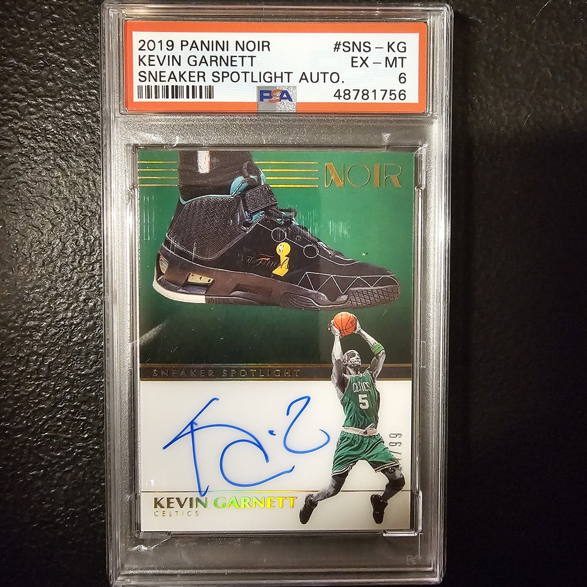 2019-20 Panini Noir - Sneaker Spotlight Autographs Kevin