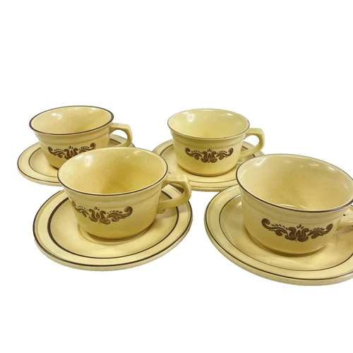 Pfaltzgraff Village Pattern Set of 4 Coffee Mugs Tea Cups & Saucers EUC