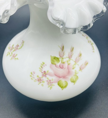 Jarrón Fenton de vidrio con cresta de plata con rosas vintage firmado pintado a mano - Imagen 6 de 12