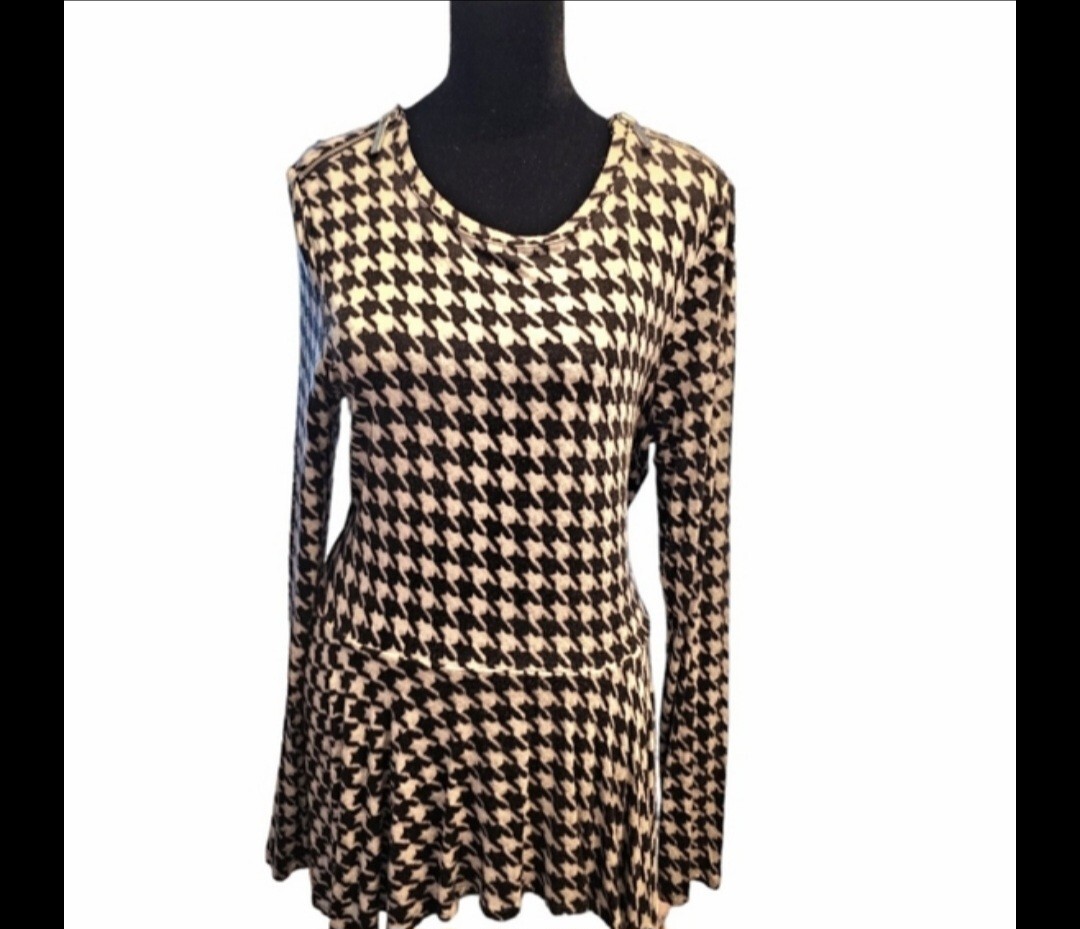MICHAEL Michael Kors Black and White Knit Top Size Medium