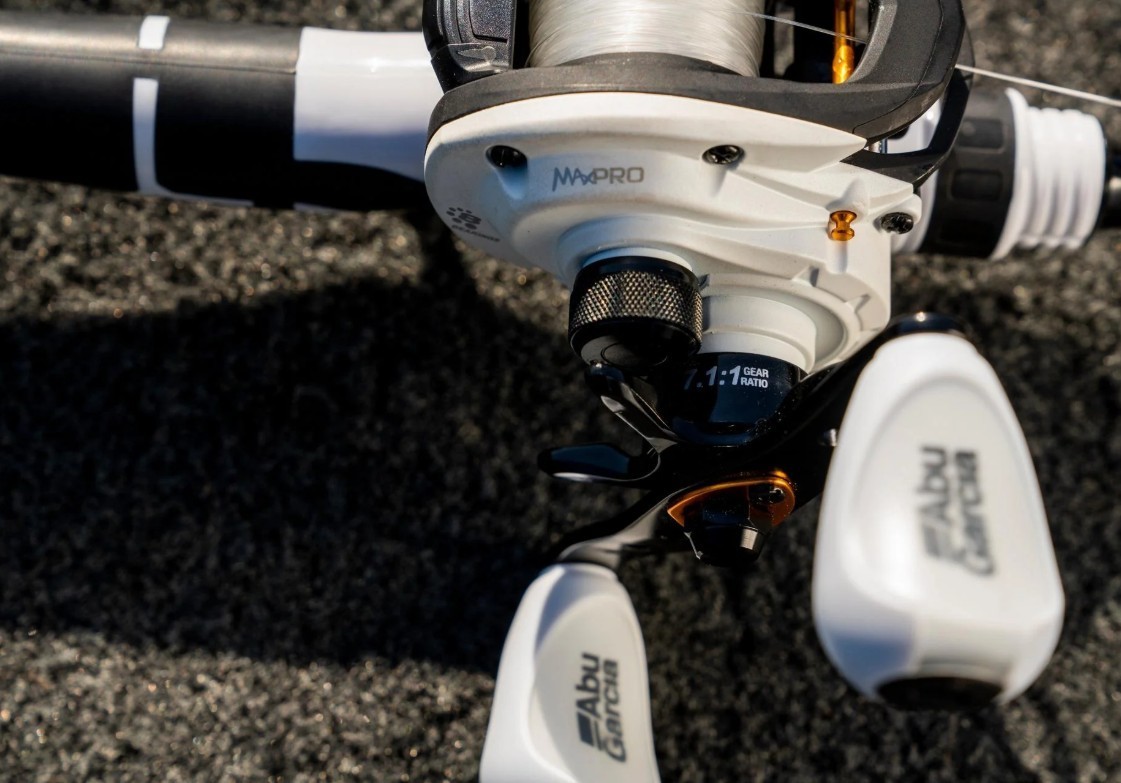 Abu Garcia MAX4PRO-C Low Profile Bait Casting Reel - 7.1:1 Ratio - RH