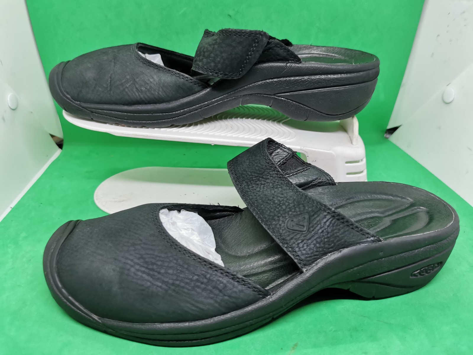 KEEN Footwear Leather Black Slip on Clogs Women's Size 9 US