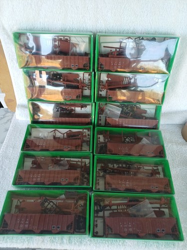 Bowser HO 55163 Full Set Of Twelve 100 Ton 45' 3 Bay Hopper Wagon Kits ATSF | Zustand: New