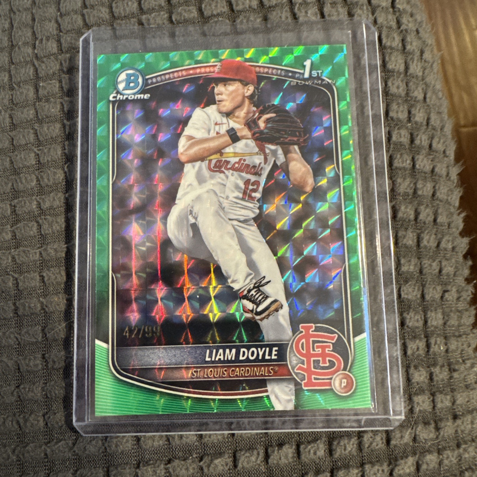 2025 Bowman Draft Liam Doyle Chrome Green Geometric Refractor 1st #/99 Cardinals