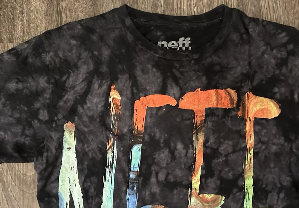 Camiseta para hombre Neff Tie-Dye negra colorida con logotipo - talla mediana Foto 3 de 4