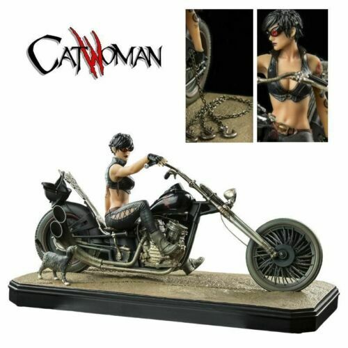 Gotham City Garage Catwoman Statue 908/2500 DC Collectibles 1026