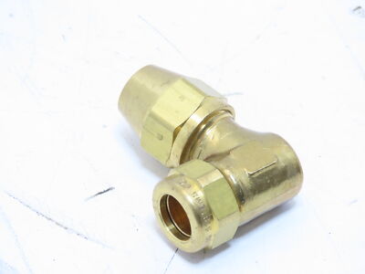 Spraying Systems Brass Nozzle Holder 112.5Degree Angle1/2''Compression Connection