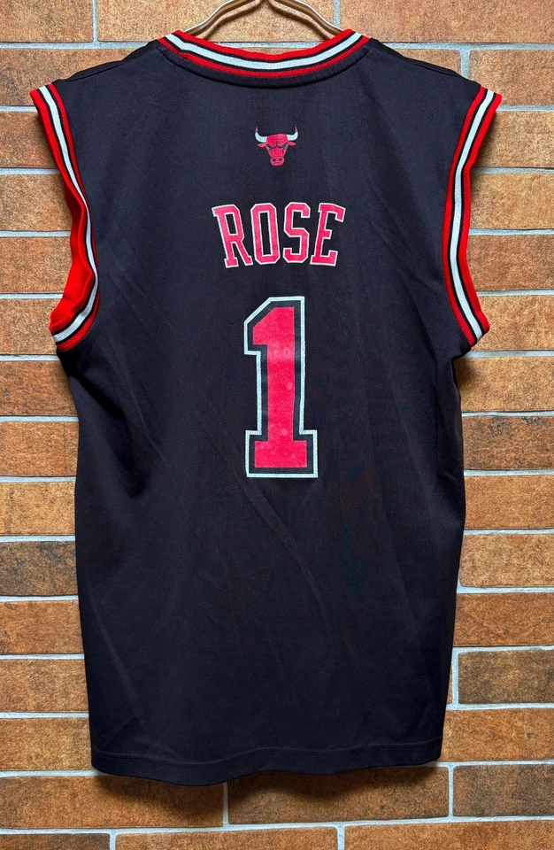 Camisa Adidas Chicago Bulls #1 Derrick Rose basquete NBA tamanho P 2012 - Imagem 4 de 4