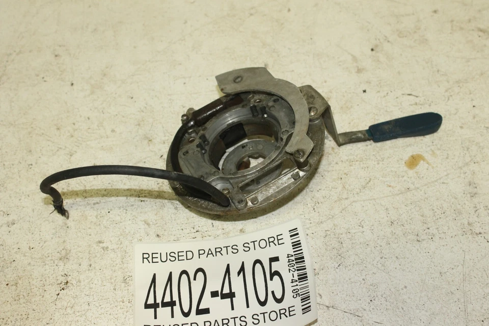 Champion Blue Ribbon 1947 4,2 CV. Placa de distribución de encendido MOTOR FUERABORDA Foto 2 de 2