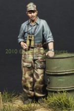 ALPINE MINIATURES 1:35 SET 35100 WWII GERMAN PANZER CREW IN SUMMER 1 FIGURE 