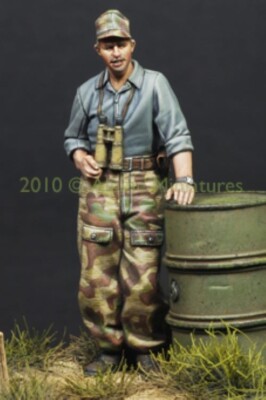 ALPINE MINIATURES 1:35 SET 35100 WWII GERMAN PANZER CREW IN SUMMER (1 FIGURE)