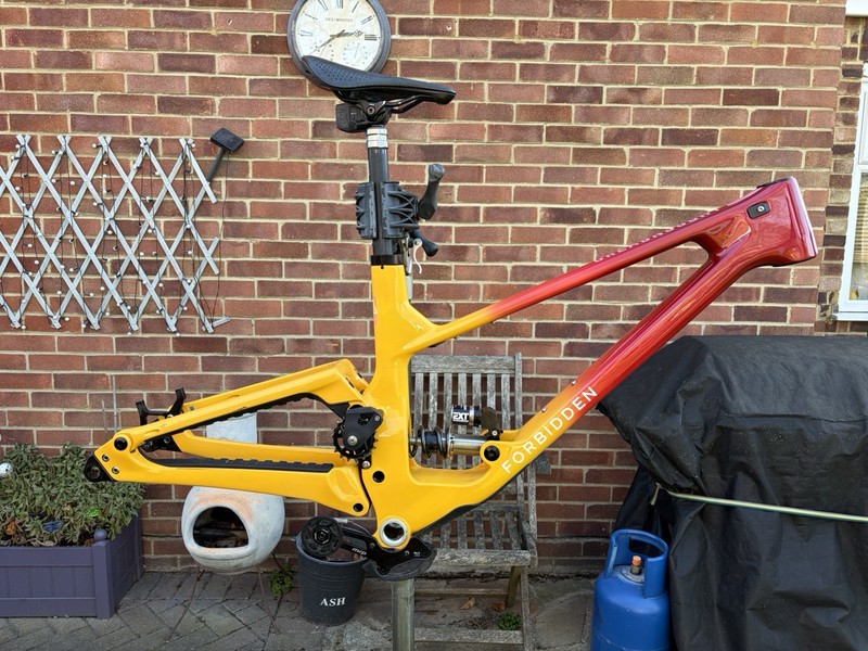 Forbidden Dreadnought V2 Frame Ext Storia V3 Shock Chris King Headset Large S3