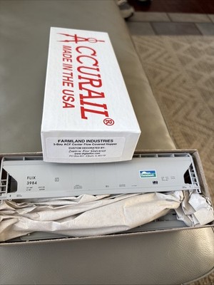 Accurail HO 3 Bay ACF Center Flow Covered Hopper Kit Farmland Industries  #3984